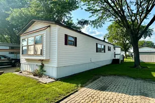 3268 Meadow Dr, Park City, IL 60085 - Photo 3
