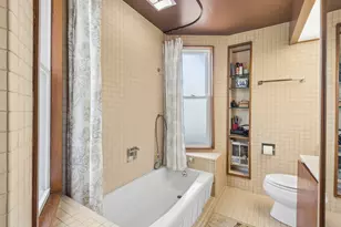 2454 W Morse Ave, Chicago, IL 60645 - Photo 17