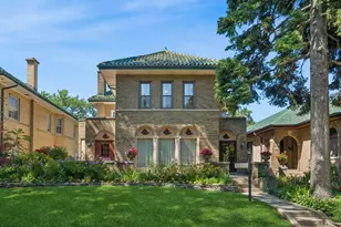 2454 W Morse Ave, Chicago, IL 60645 - Photo 1