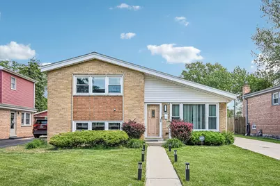10209 Washington Avenue, Oak Lawn, IL 60453 - Photo 1