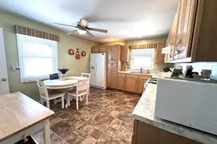 1815 13th St, Peru, IL 61354 - Photo 5