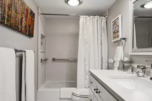 7200 N Ridge Blvd, Chicago, IL 60645 - Photo 21