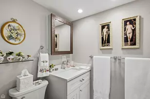 7200 N Ridge Blvd, Chicago, IL 60645 - Photo 17