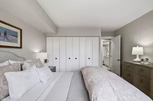 7200 N Ridge Blvd, Chicago, IL 60645 - Photo 19