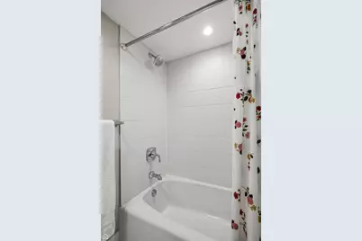 7200 N Ridge Boulevard #4G, Chicago, IL 60645 - Photo 23