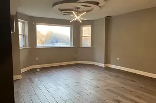 7961 S Essex Ave, Chicago, IL 60617 - Photo 9