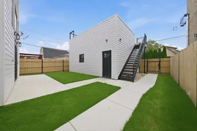 4109 N Lawndale Avenue, Chicago, IL 60618 - Photo 37