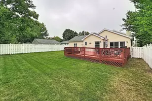 1120 Cherry St, Lake in the Hills, IL 60156 - Photo 37