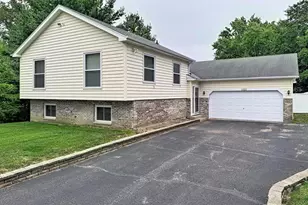 1120 Cherry St, Lake in the Hills, IL 60156 - Photo 3