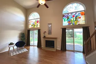 812 Canterbury Ln, Island Lake, IL 60042 - Photo 3