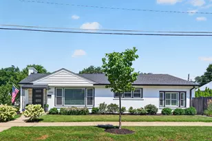 1050 Cedar St, Park Ridge, IL 60068 - Photo 1