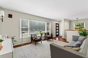 1050 Cedar St, Park Ridge, IL 60068 - Photo 3