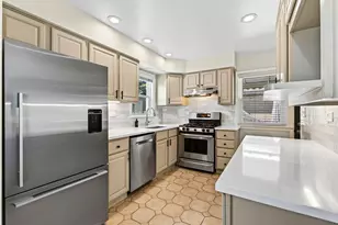1050 Cedar St, Park Ridge, IL 60068 - Photo 7