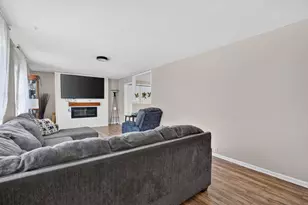 27 Belmont Dr, Romeoville, IL 60446 - Photo 5