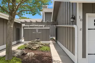 10 W Windsor Ct, Sugar Grove, IL 60554 - Photo 3