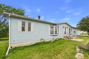 933 Micole Dr, Belvidere, IL 61008 - Photo 1