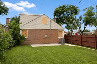 4601 S Leclaire Ave, Chicago, IL 60638 - Photo 3