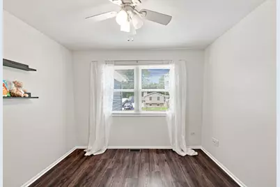 3985 Dorchester Avenue, Gurnee, IL 60031 - Photo 11