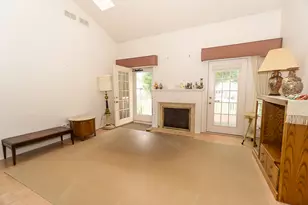 2157 N Lake Shore Cir, Arlington Heights, IL 60004 - Photo 3