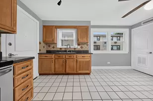 5024 N Austin Ave, Chicago, IL 60630 - Photo 9