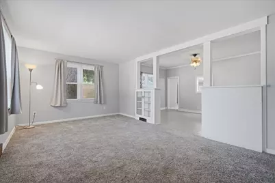 713 E Buchanan Street, Bloomington, IL 61701 - Photo 5