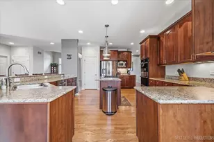 525 N Sycamore Ln, North Aurora, IL 60542 - Photo 9