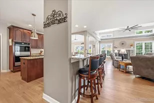525 N Sycamore Ln, North Aurora, IL 60542 - Photo 7