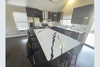 302 Barton Court, Bartlett, IL 60103 - Photo 3