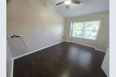 302 Barton Court, Bartlett, IL 60103 - Photo 7