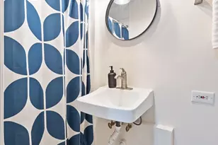 555 N Artesian Ave, Chicago, IL 60612 - Photo 11