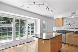 316 Cottonwood Ln, Naperville, IL 60540 - Photo 9