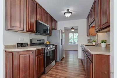 302 E Forest Knoll Drive, Palatine, IL 60074 - Photo 5