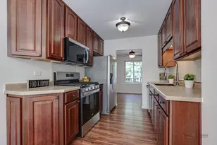 302 E Forest Knoll Dr, Palatine, IL 60074 - Photo 5