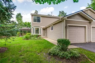 302 E Forest Knoll Dr, Palatine, IL 60074 - Photo 1