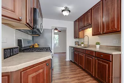 302 E Forest Knoll Drive, Palatine, IL 60074 - Photo 7