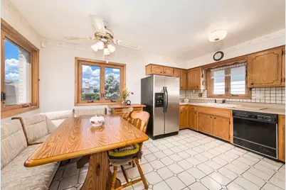 8432 W Amelia Drive, Niles, IL 60714 - Photo 11