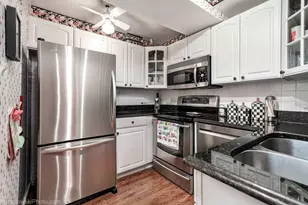 2909 N Sheridan Rd, Chicago, IL 60657 - Photo 9