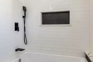 235 W 43rd St, Chicago, IL 60609 - Photo 5