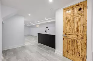 235 W 43rd St, Chicago, IL 60609 - Photo 9