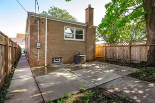 235 W 43rd St, Chicago, IL 60609 - Photo 23
