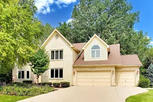 933 Spindletree Ave, Naperville, IL 60565 - Photo 1