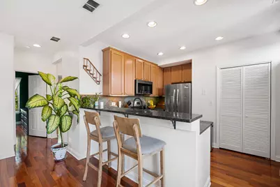 3435 W Berteau Avenue #3C, Chicago, IL 60618 - Photo 5