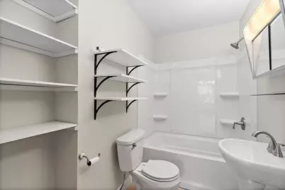 1016 S 6th Street, Dekalb, IL 60115 - Photo 5