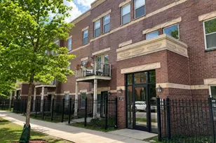 803 E 41st St, Chicago, IL 60653 - Photo 1