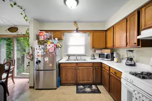 28W575 Barnes Ave, West Chicago, IL 60185 - Photo 7