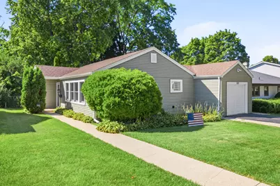 132 Walnut Court, Mundelein, IL 60060 - Photo 1