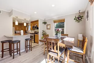 132 Walnut Ct, Mundelein, IL 60060 - Photo 5