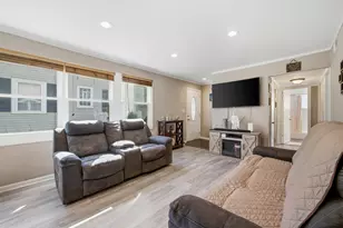 132 Walnut Ct, Mundelein, IL 60060 - Photo 3