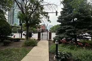 343 W Old Town Ct, Chicago, IL 60610 - Photo 19