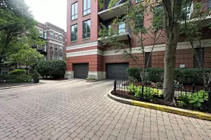 343 W Old Town Ct, Chicago, IL 60610 - Photo 23